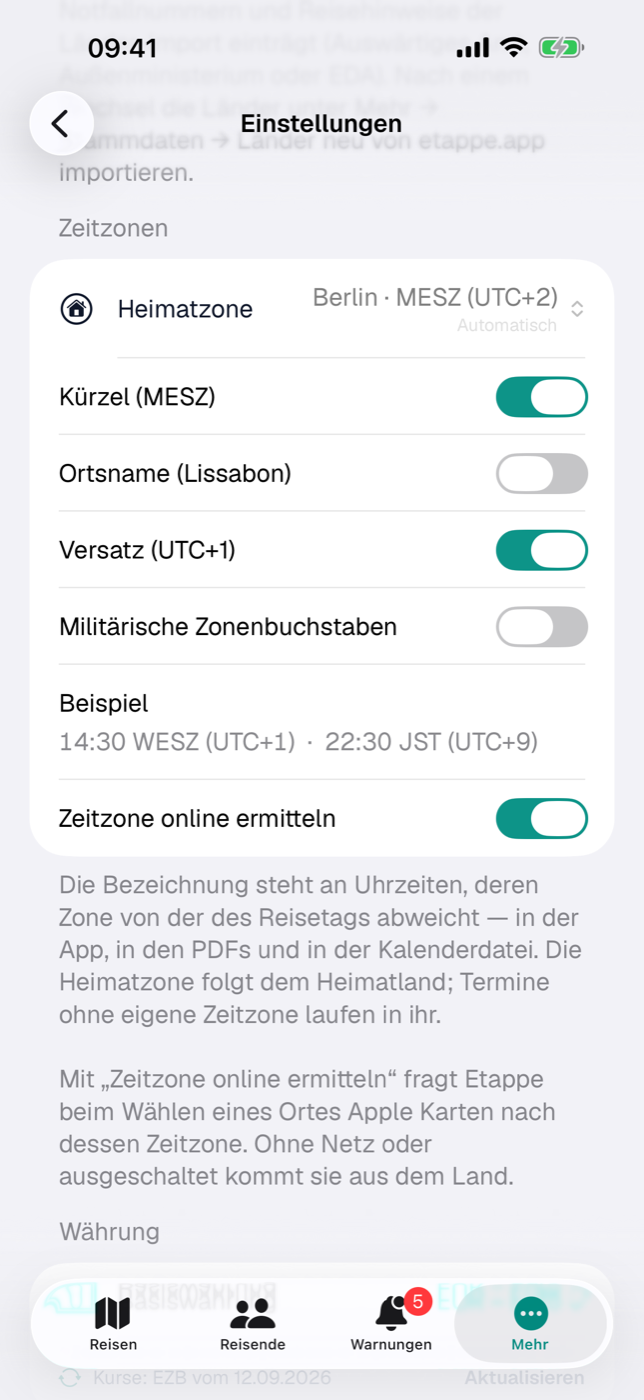 Der Abschnitt „Zeitzonen“ in den Einstellungen mit Heimatzone, Bausteinen und Beispiel